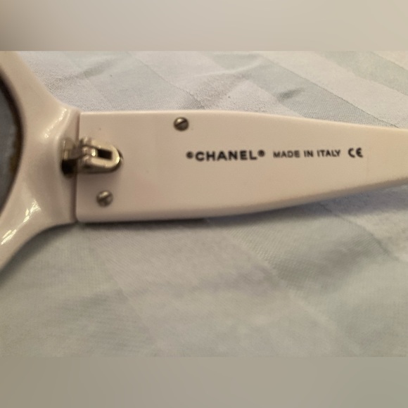 Chanel white logo sunglasses - Picture 2 of 7
